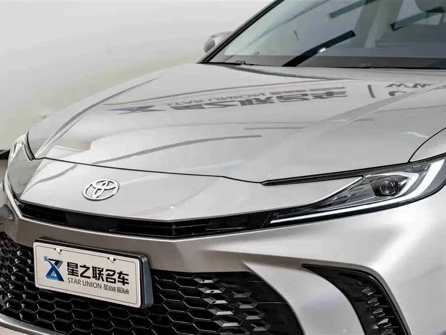 Toyota Camry — фото 3