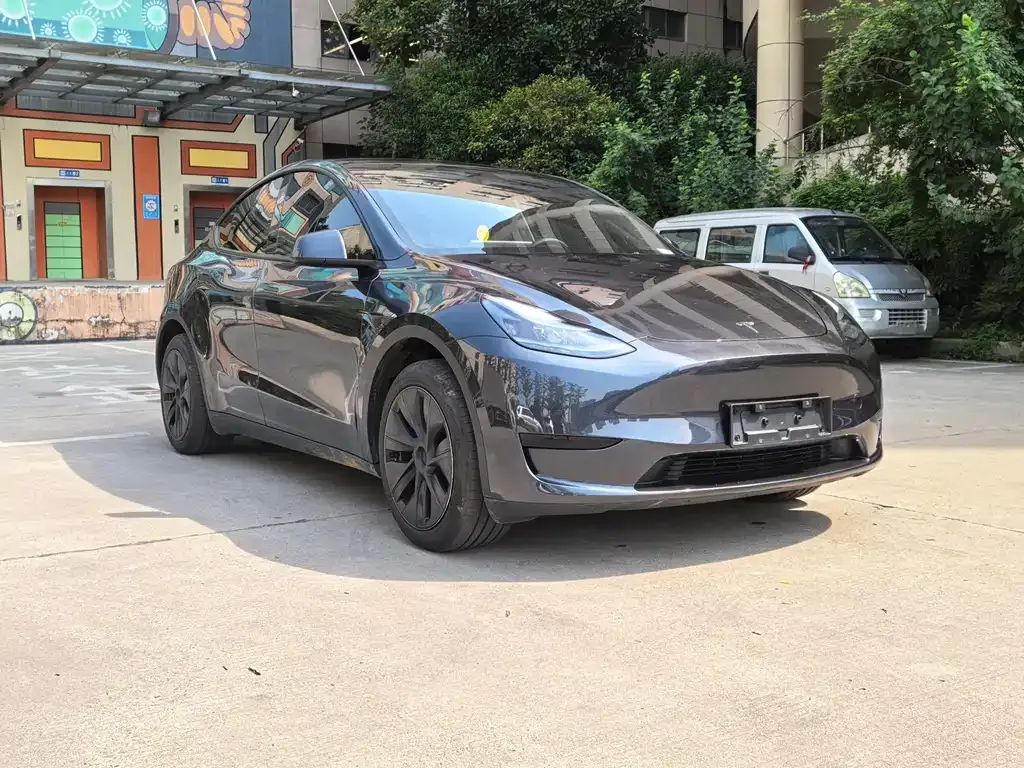 Tesla Model Y — фото 7