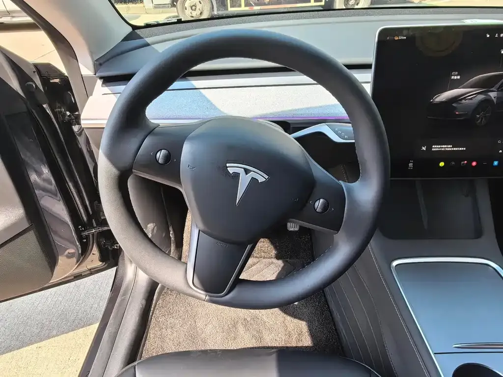 Tesla Model Y — фото 3