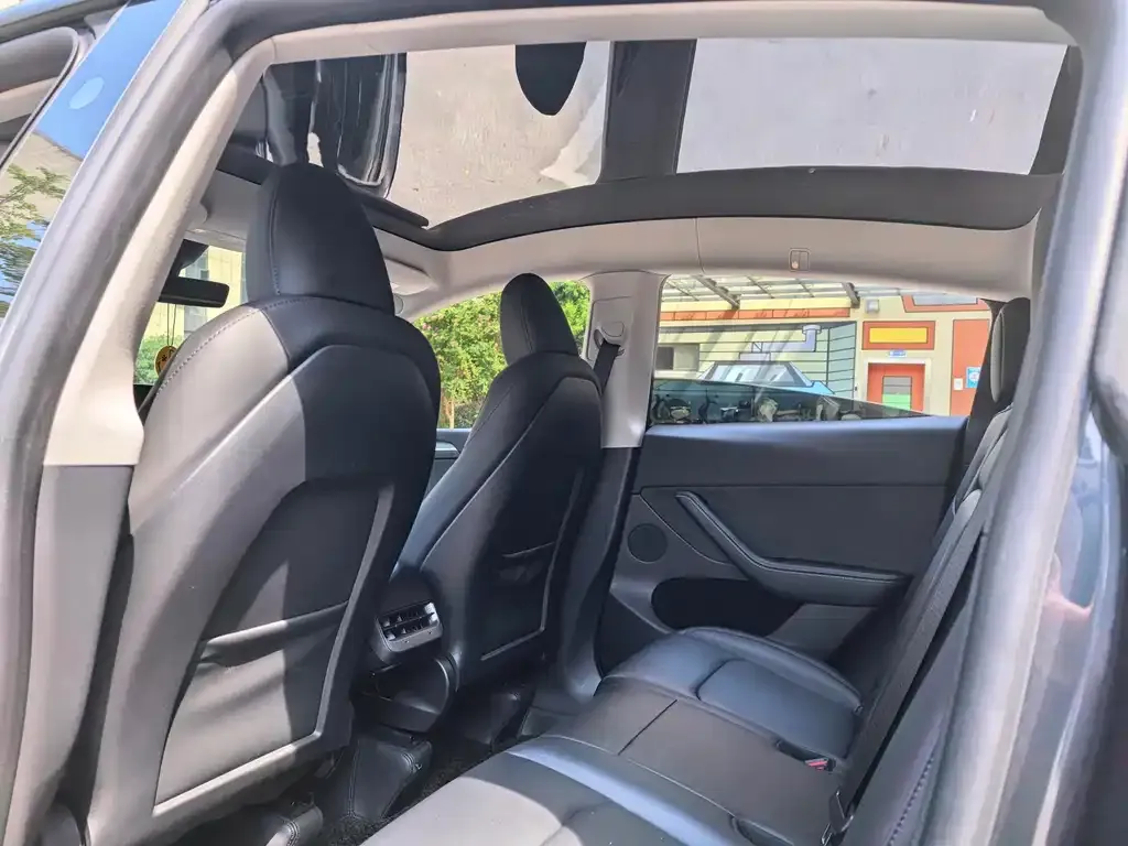 Tesla Model Y — фото 9