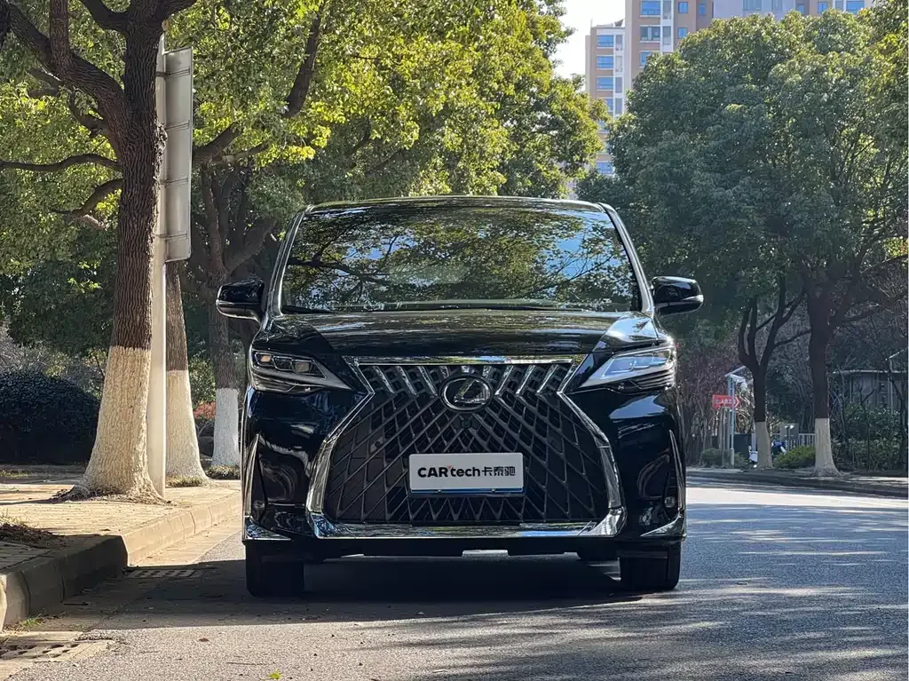 Lexus LM — фото 10