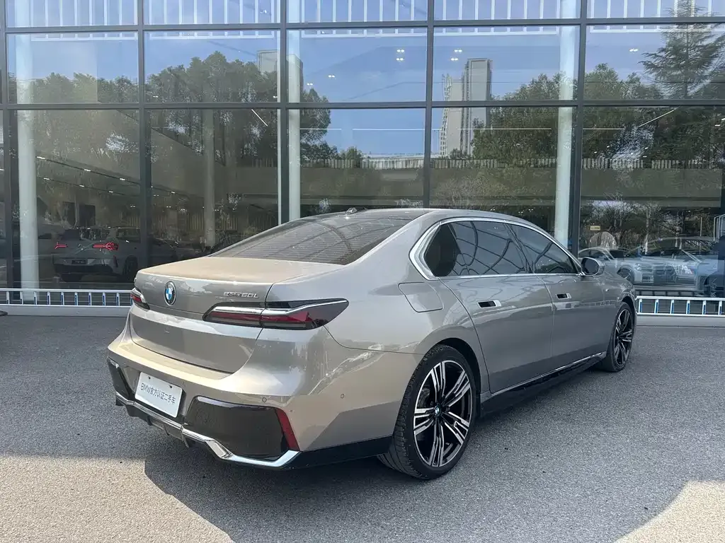 BMW i7 2023 из CN, фото 10