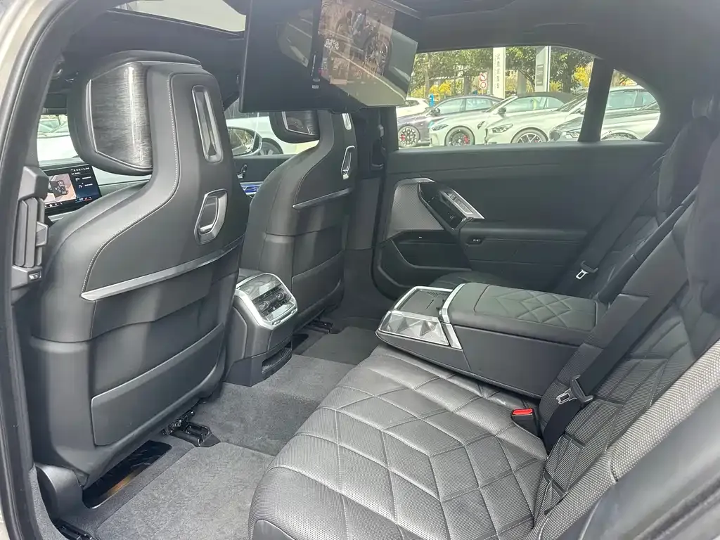 BMW i7 2023 из CN, фото 9