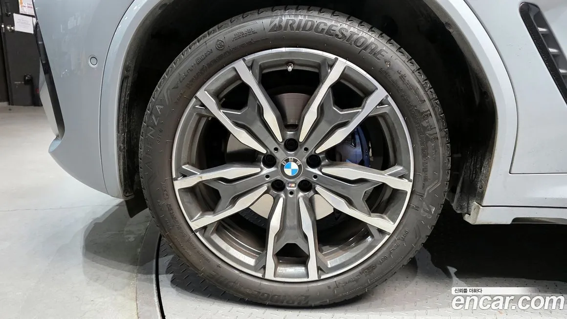 BMW X4 2025 из KR, фото 8