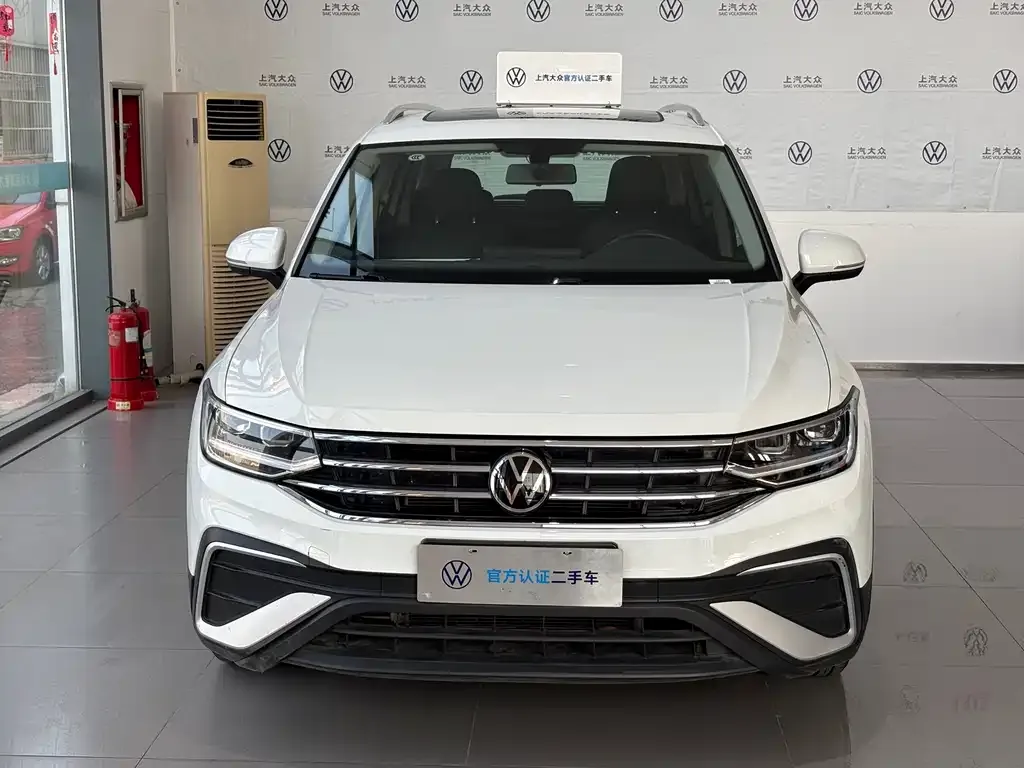 Volkswagen Tiguan L — фото 7