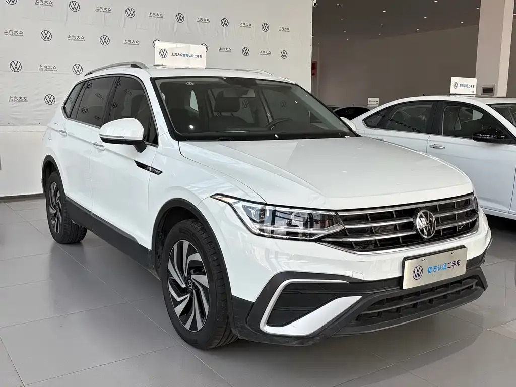 Volkswagen Tiguan L — фото 4