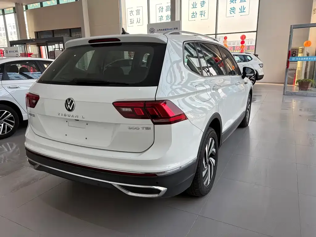 Volkswagen Tiguan L — фото 8