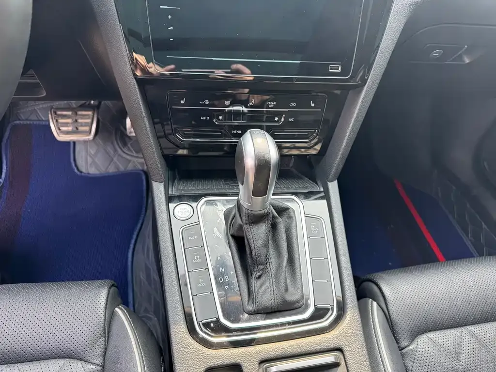 Volkswagen Magotan GTE PHEV 2021 из CN, фото 4
