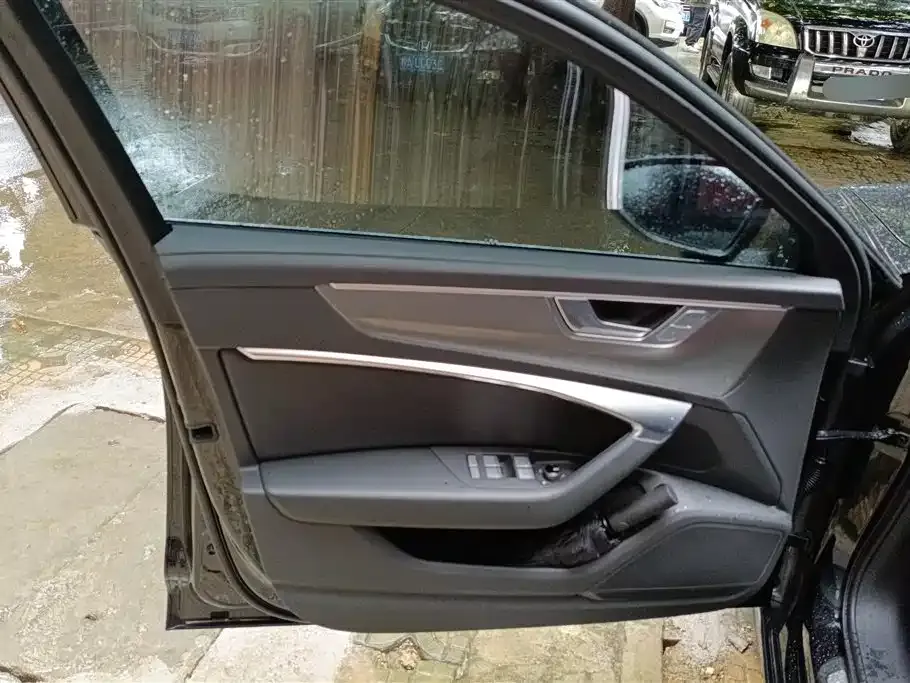 Audi A6L 2023 из CN, фото 2