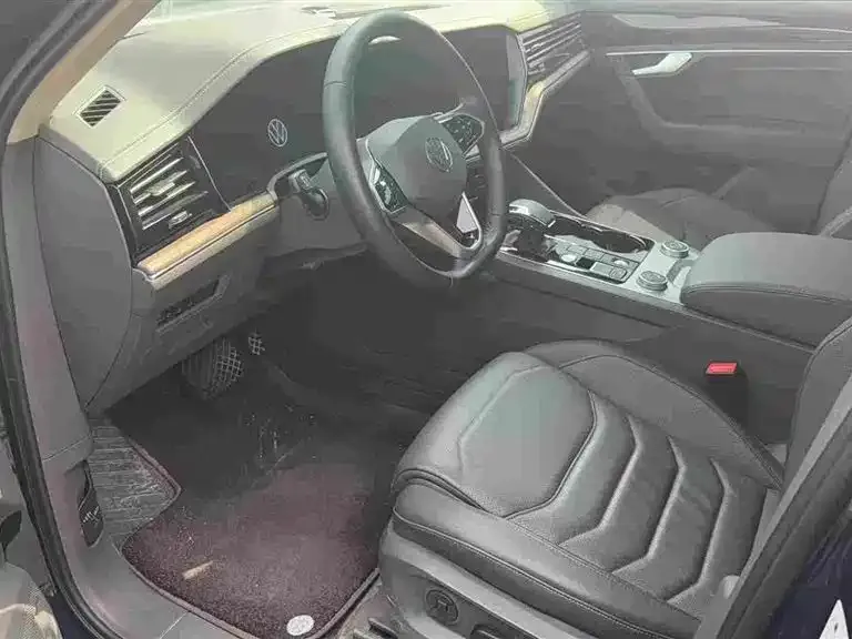 Volkswagen Touareg 2023 из CN, фото 4