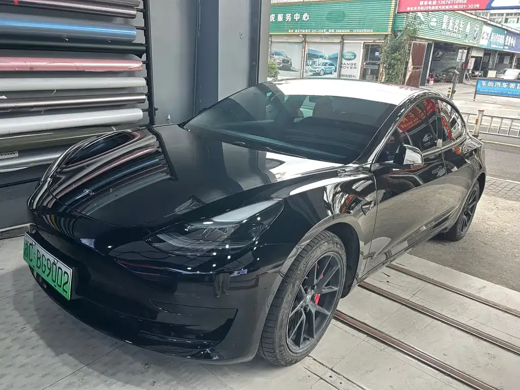 Tesla Model 3 — фото 1