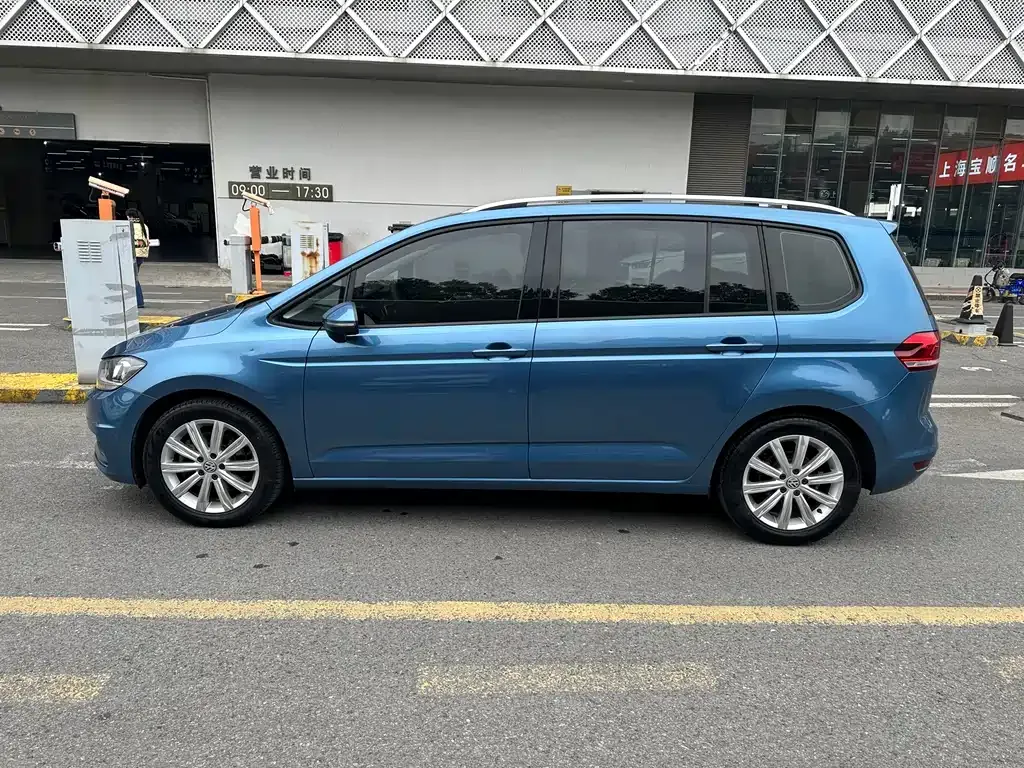 Volkswagen Touran 2021 из CN, фото 10