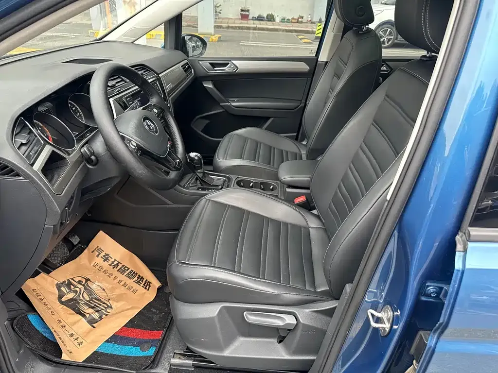 Volkswagen Touran 2021 из CN, фото 4
