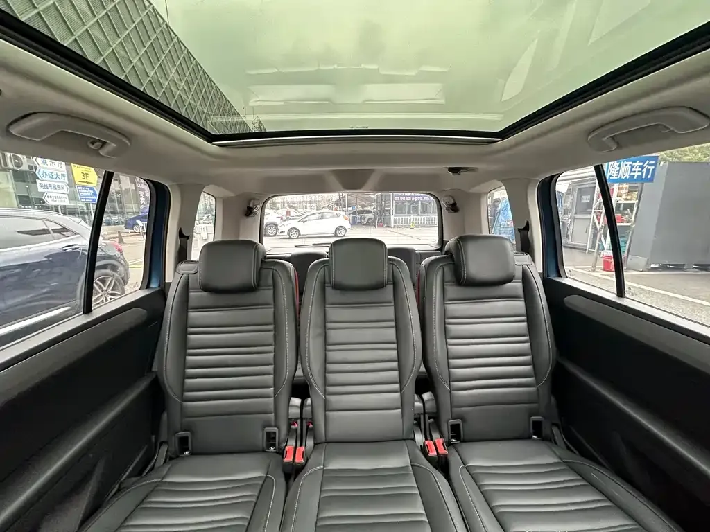 Volkswagen Touran 2021 из CN, фото 7
