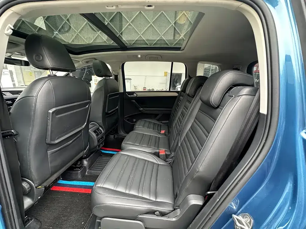 Volkswagen Touran 2021 из CN, фото 6