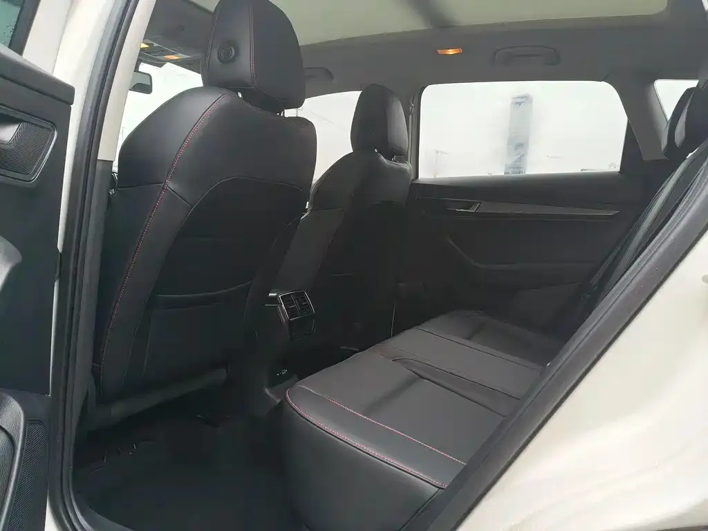 Skoda Karoq 2023 из CN, фото 8