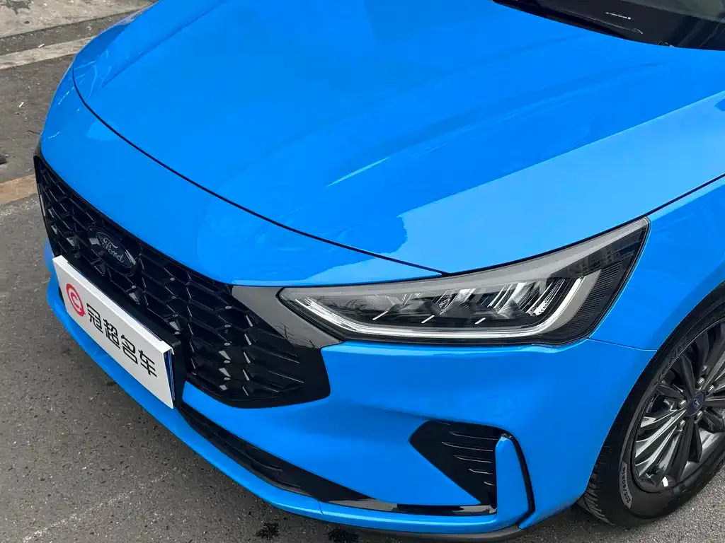 Ford Focus 2023 из CN, фото 2