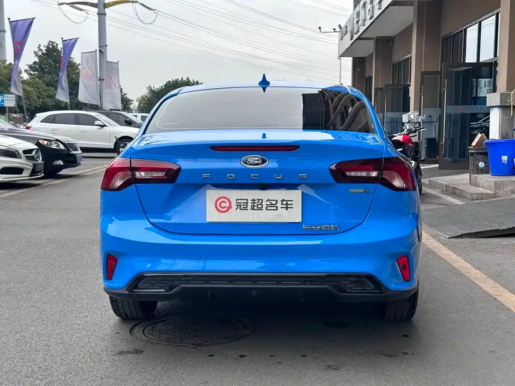 Ford Focus 2023 из CN, фото 6