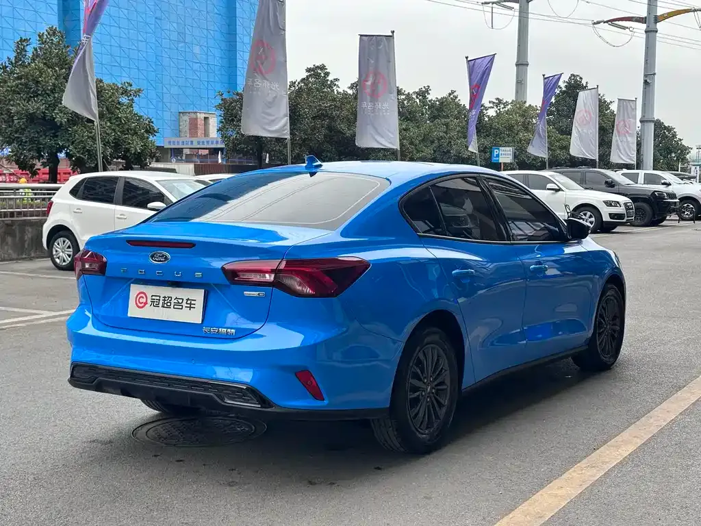 Ford Focus 2023 из CN, фото 10