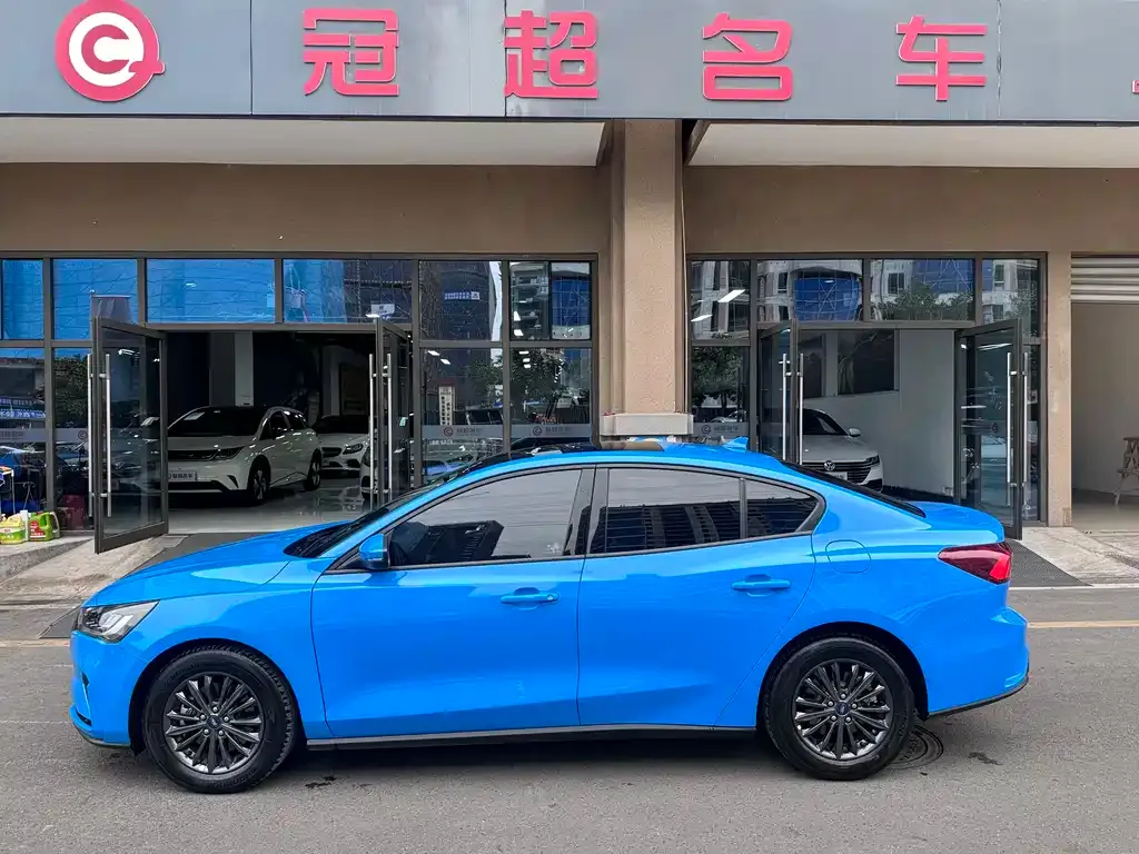 Ford Focus 2023 из CN, фото 8