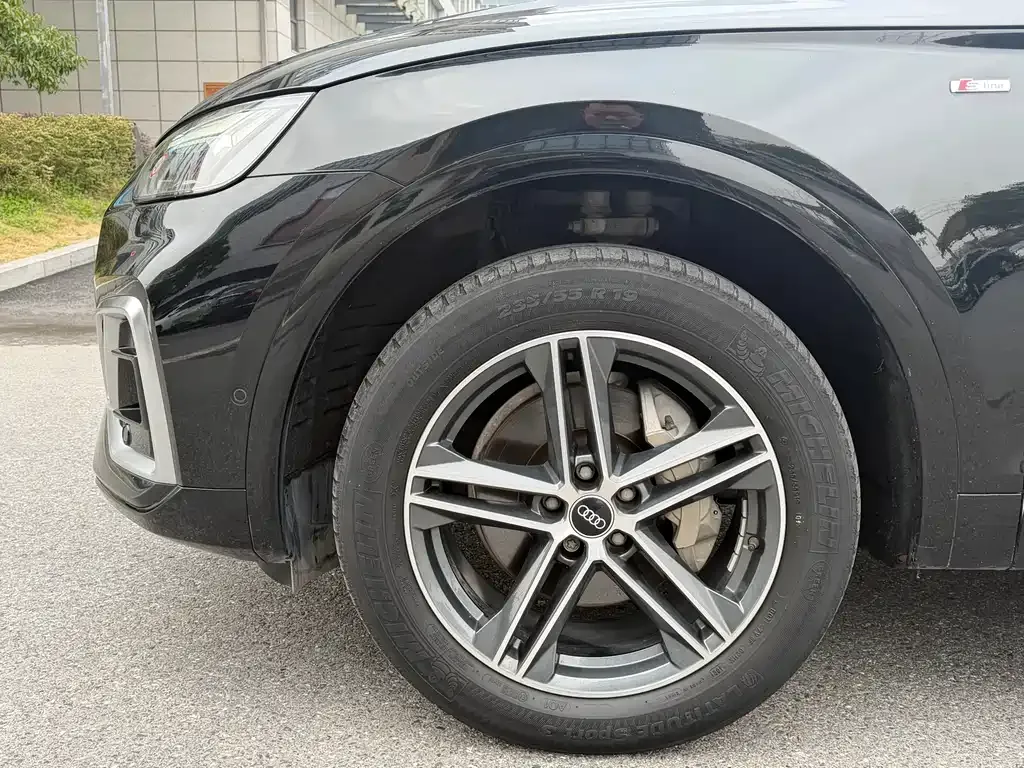 Audi Q5L Sportback — фото 5