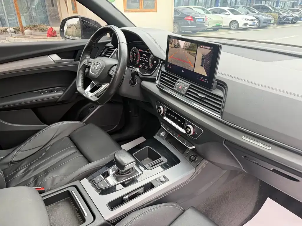 Audi Q5L Sportback — фото 6