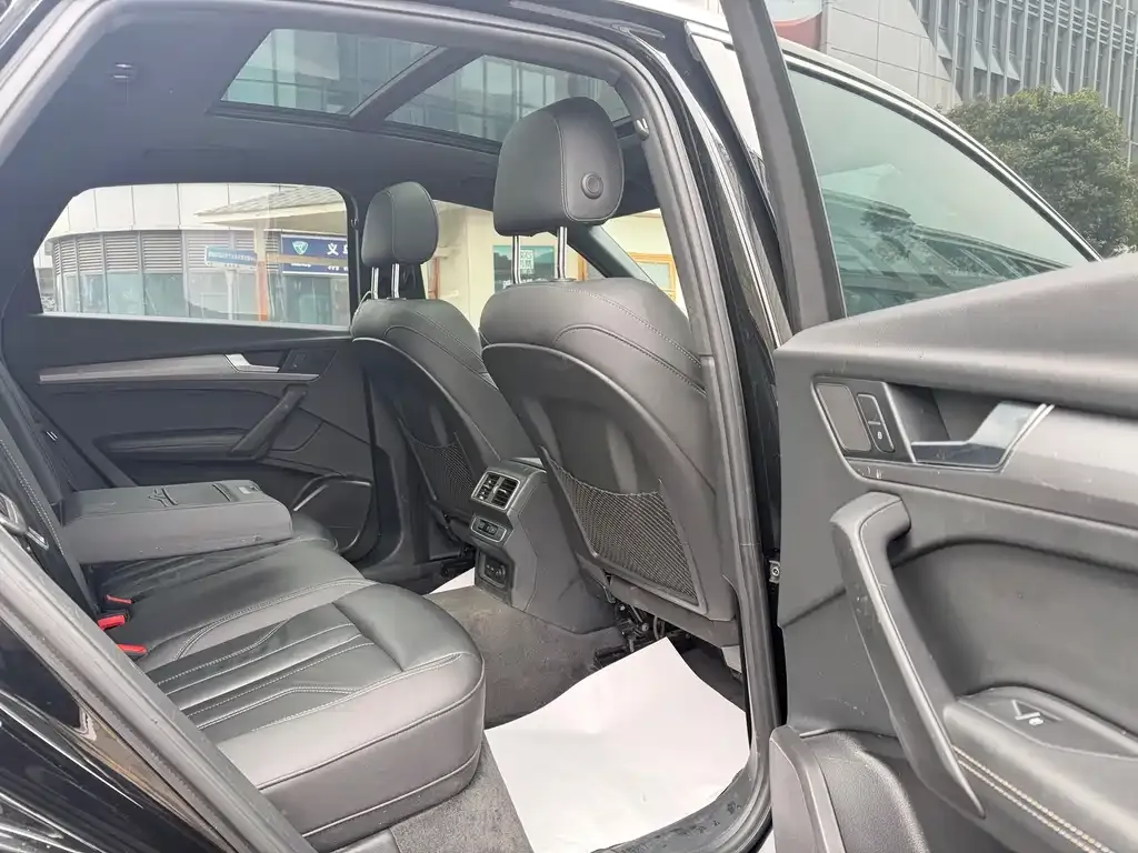 Audi Q5L Sportback — фото 10