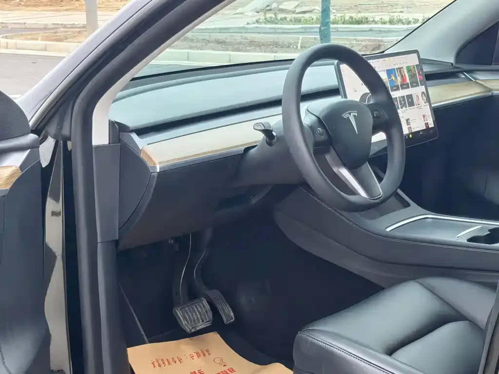 Tesla Model Y — фото 7