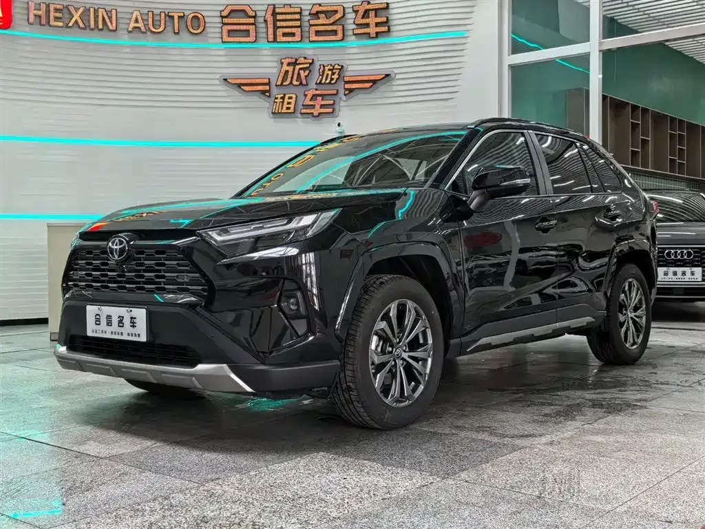 Toyota RAV4 — фото 1