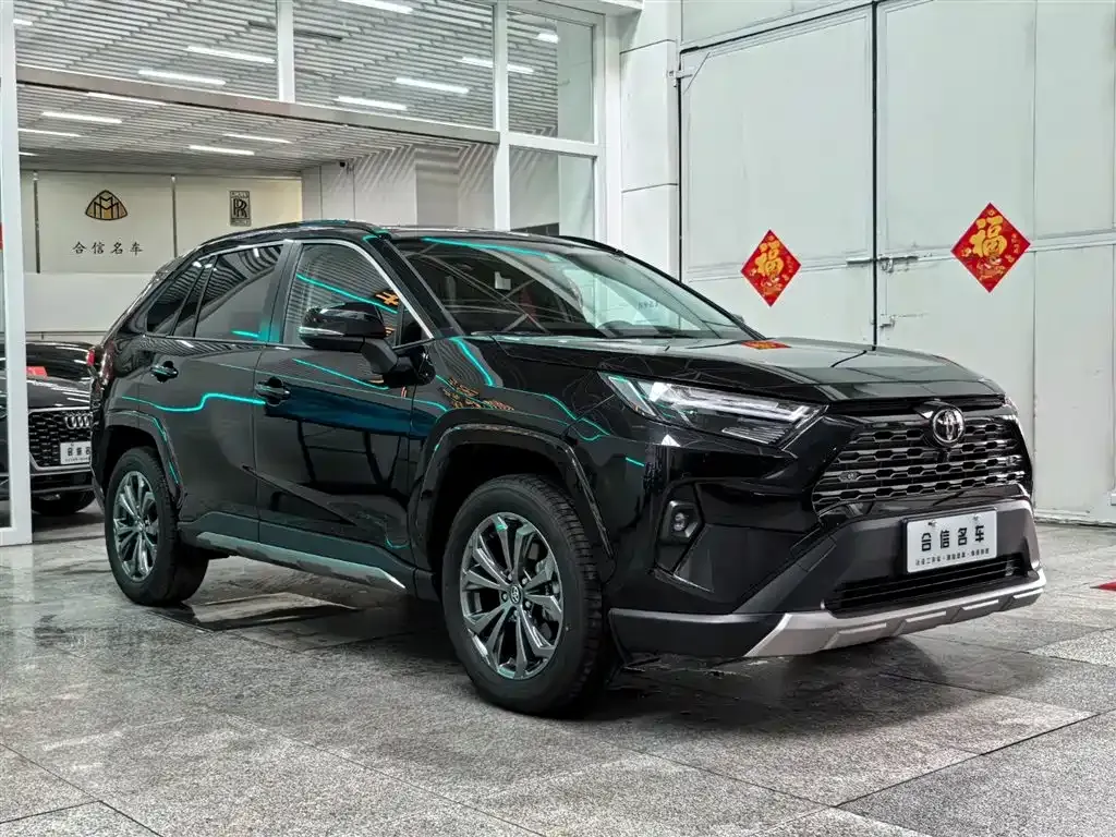 Toyota RAV4 — фото 3