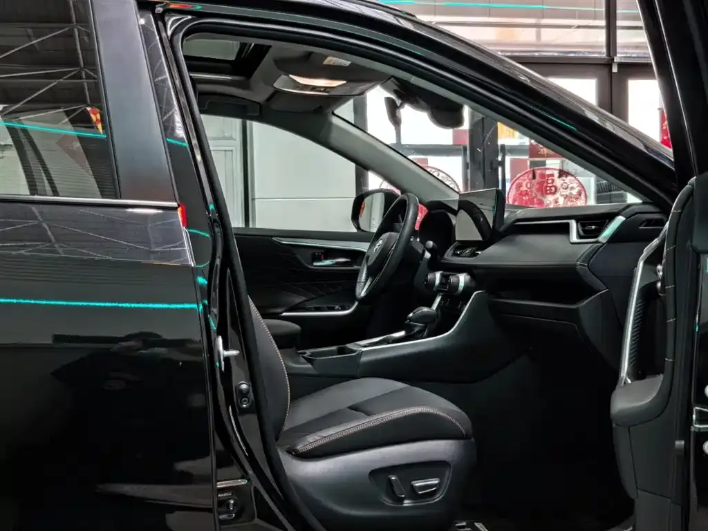 Toyota RAV4 — фото 2