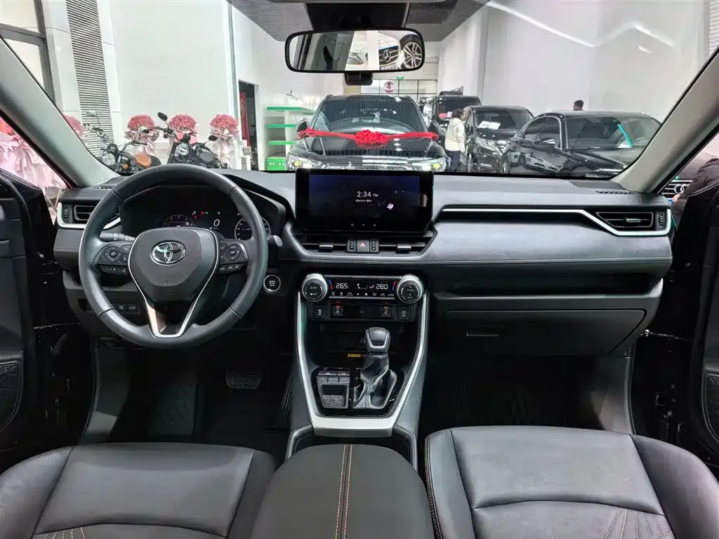 Toyota RAV4 — фото 8