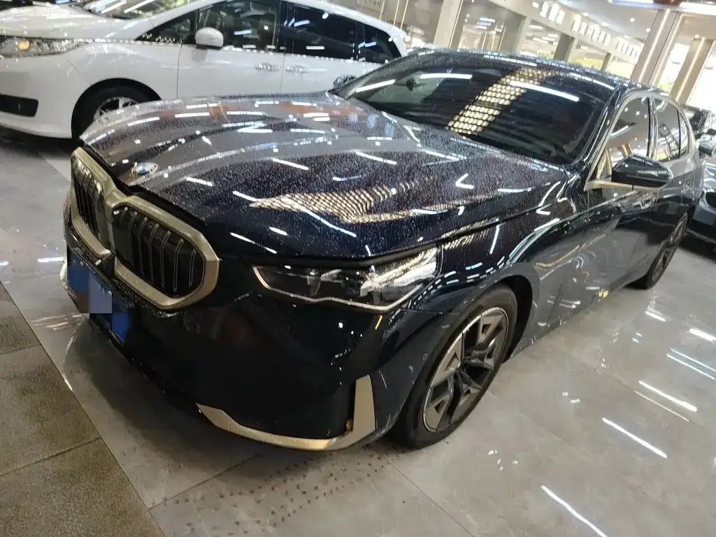 BMW 5 Series — фото 1