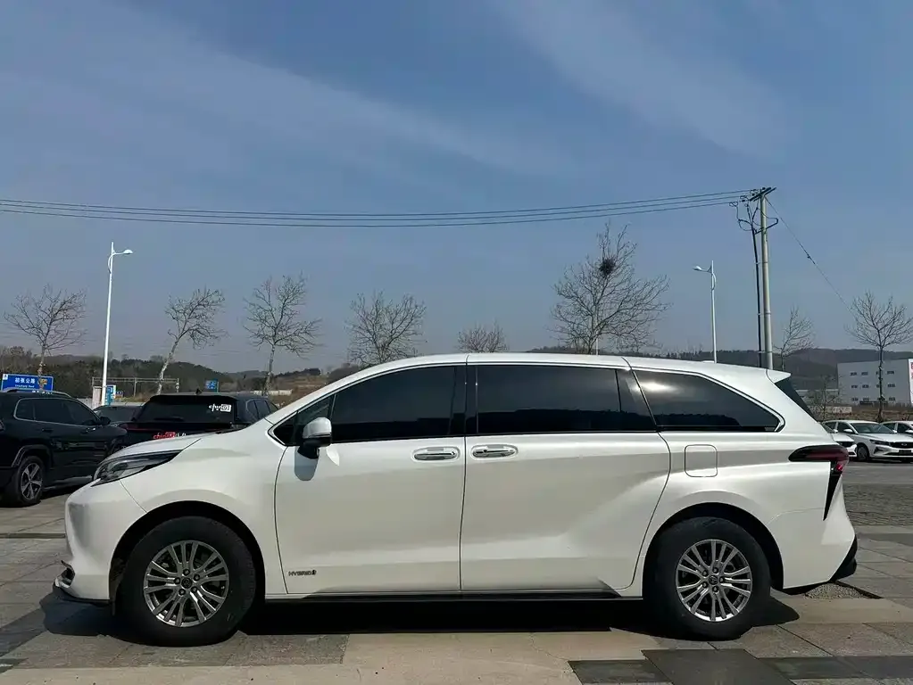 Toyota Sienna — фото 9