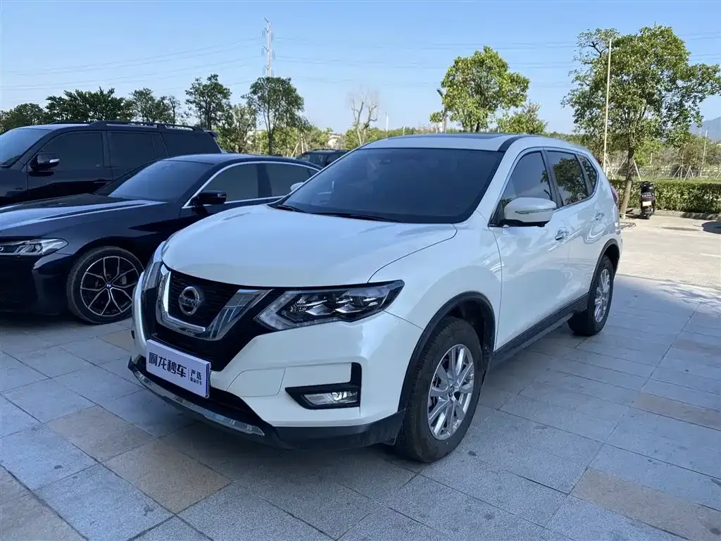 Nissan X-Trail — фото 1