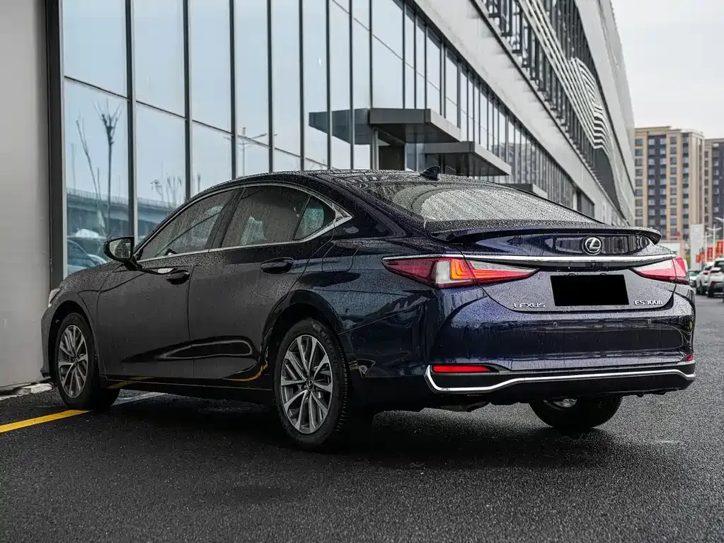 Lexus ES — фото 10
