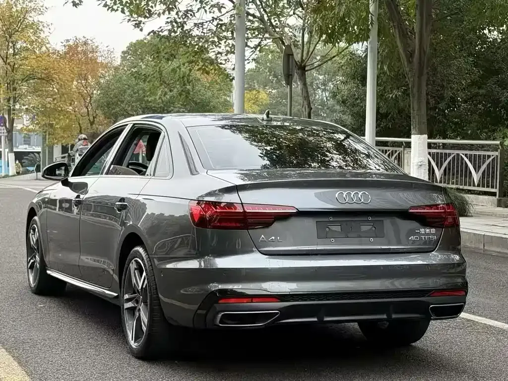Audi A4L 2021 из CN, фото 9