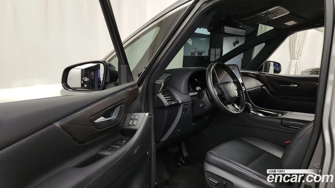 Toyota Alphard — фото 9