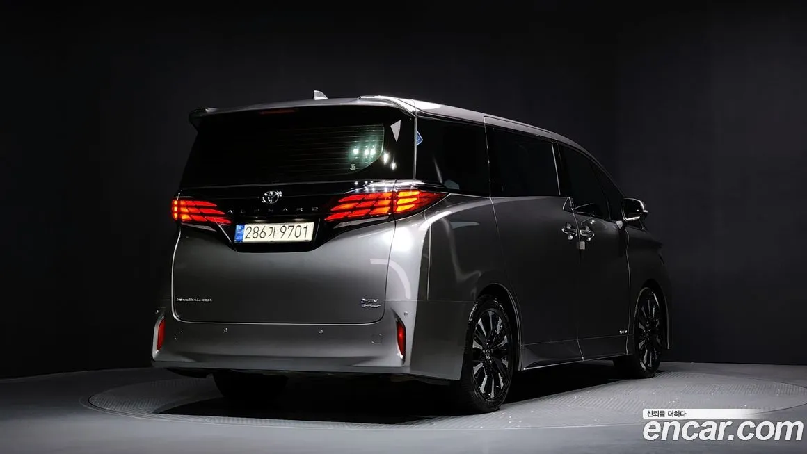 Toyota Alphard — фото 8