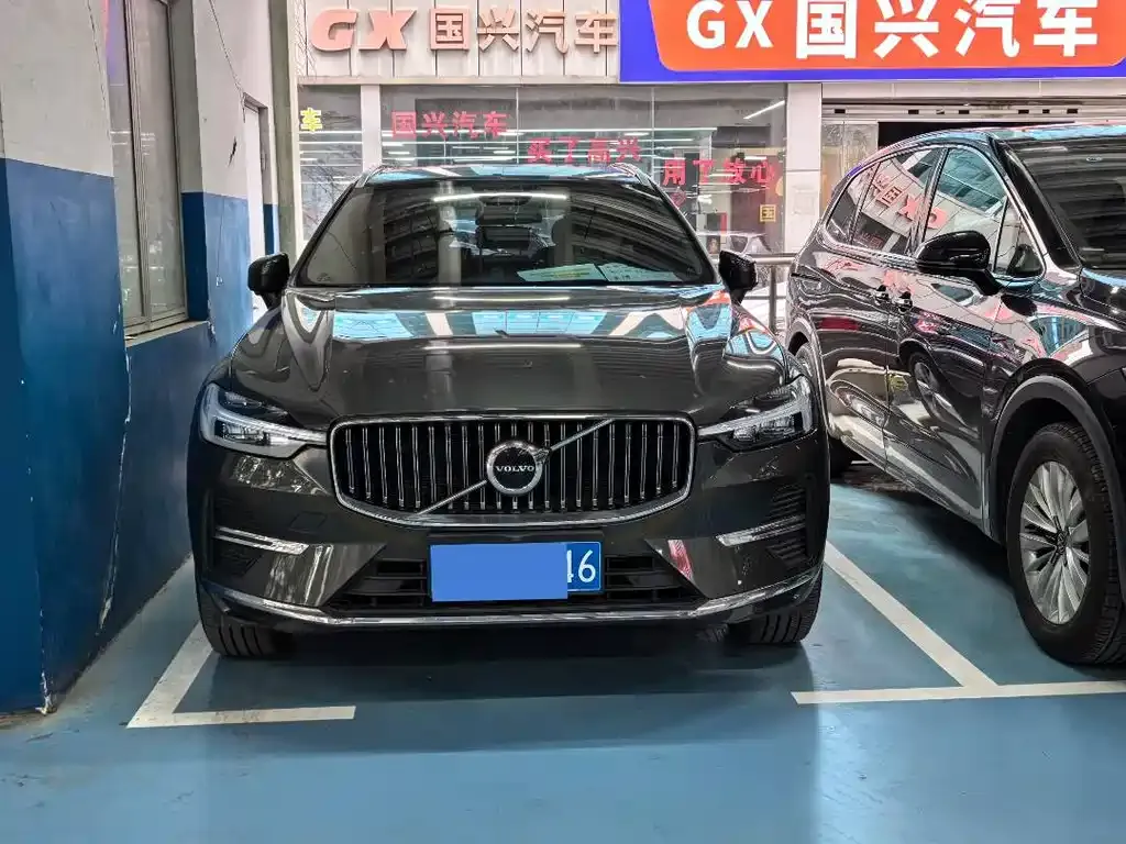Volvo XC60 — фото 1