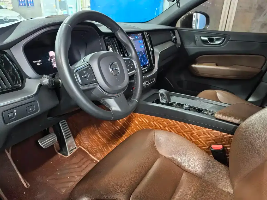 Volvo XC60 — фото 4