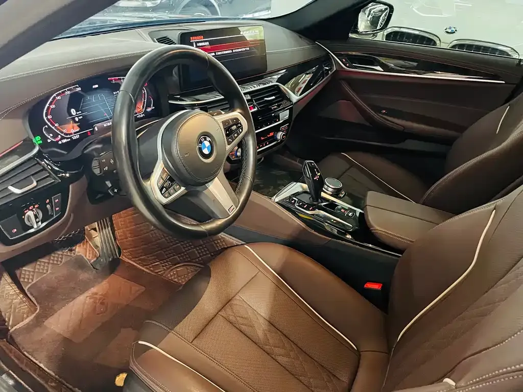BMW 5 Series — фото 9