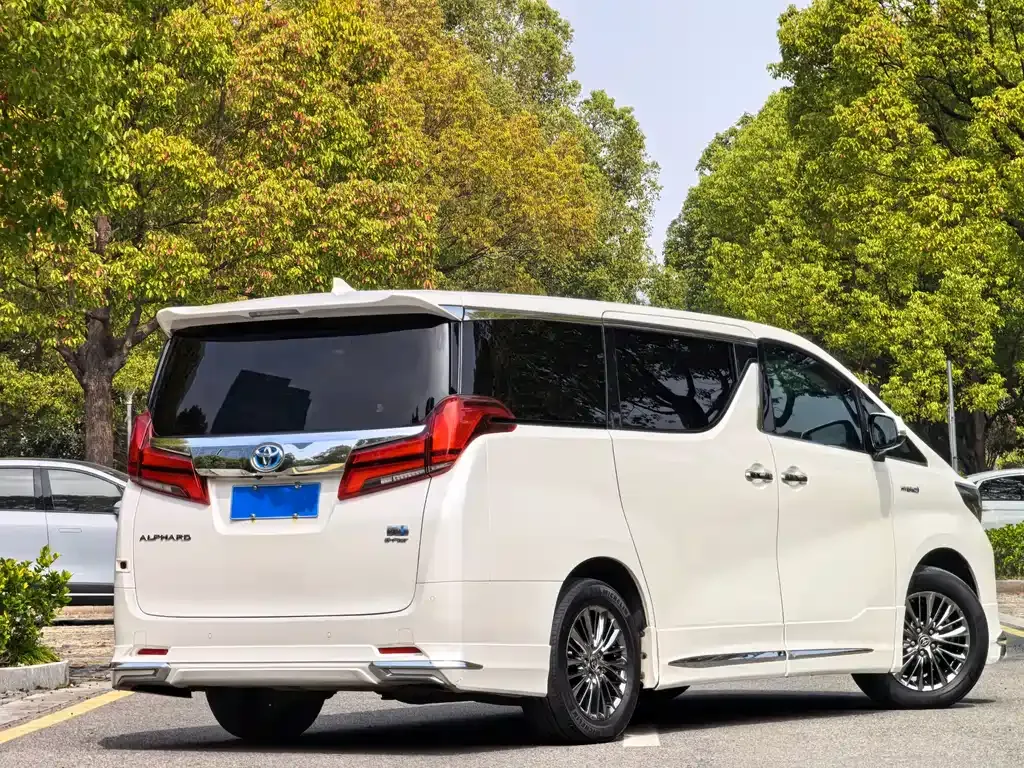 Toyota Alphard — фото 7