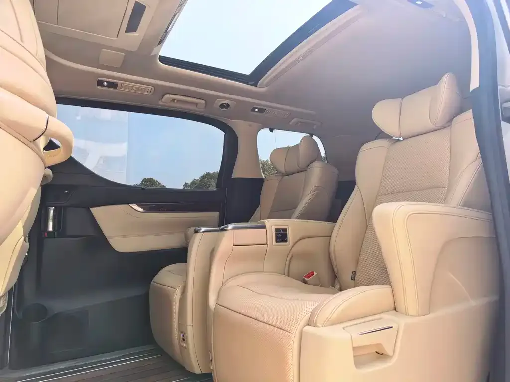 Toyota Alphard — фото 3