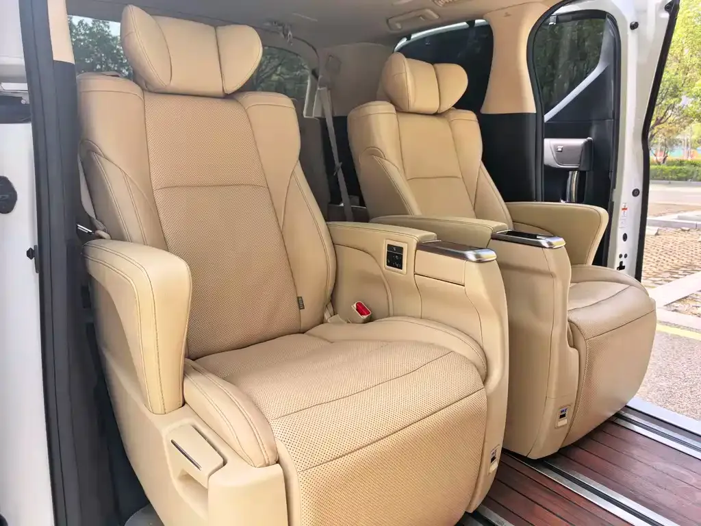Toyota Alphard — фото 8