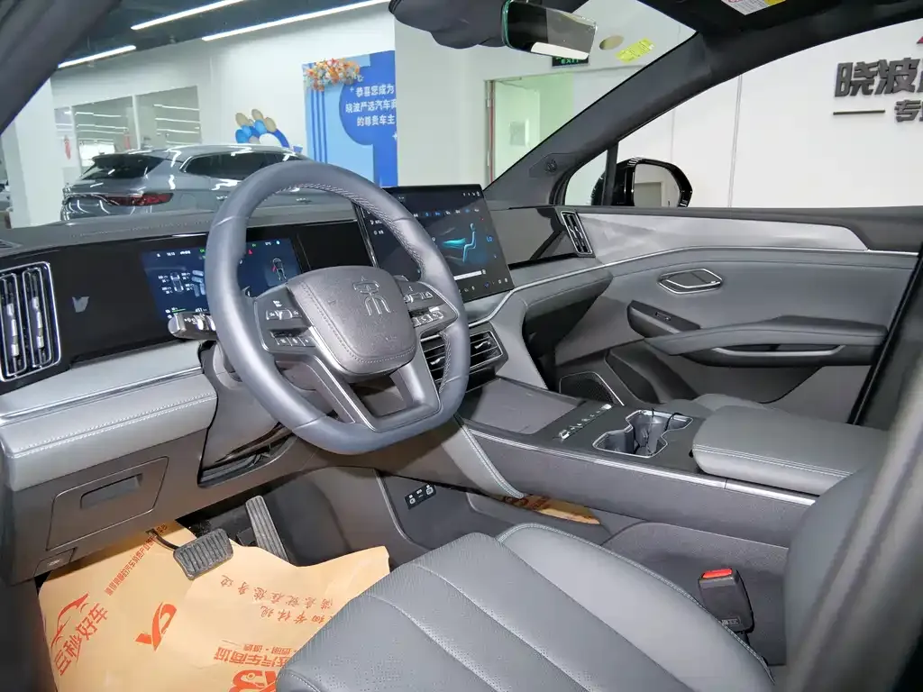BYD L DM-i — фото 4