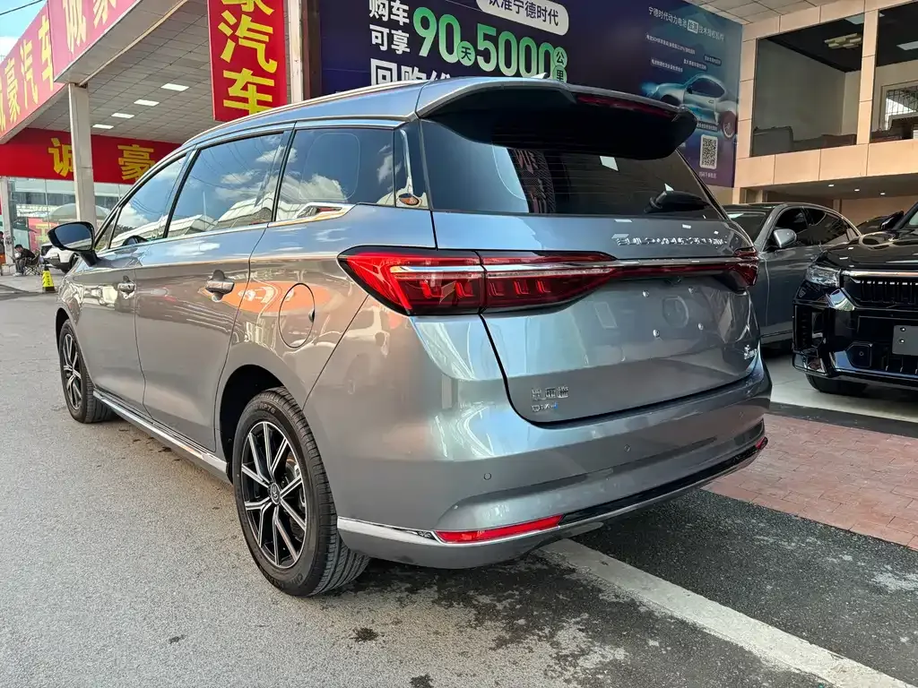 BYD MAX New Energy — фото 10