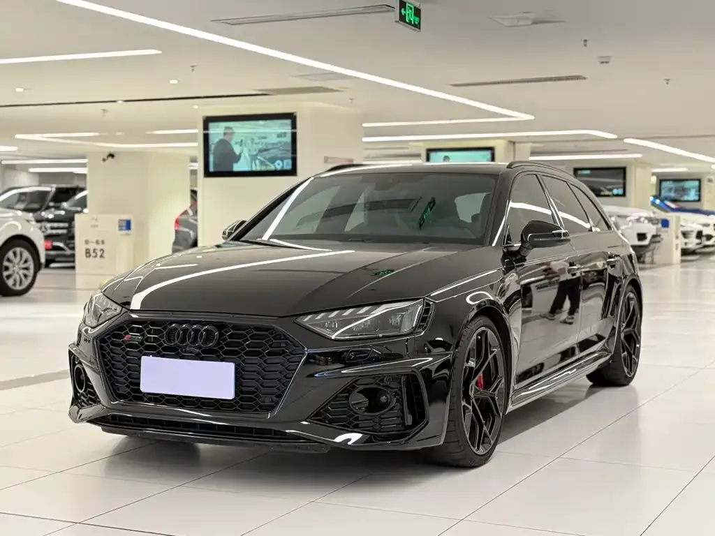 Audi RS 4 — фото 1