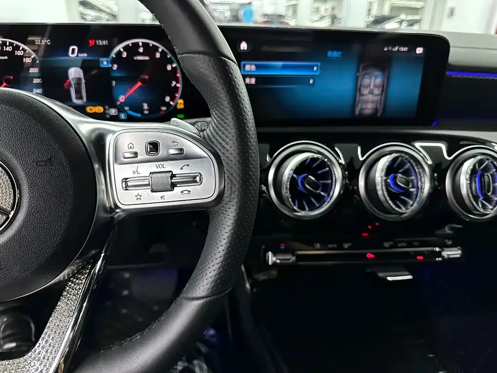 Mercedes-Benz A-Class 2023 из CN, фото 9