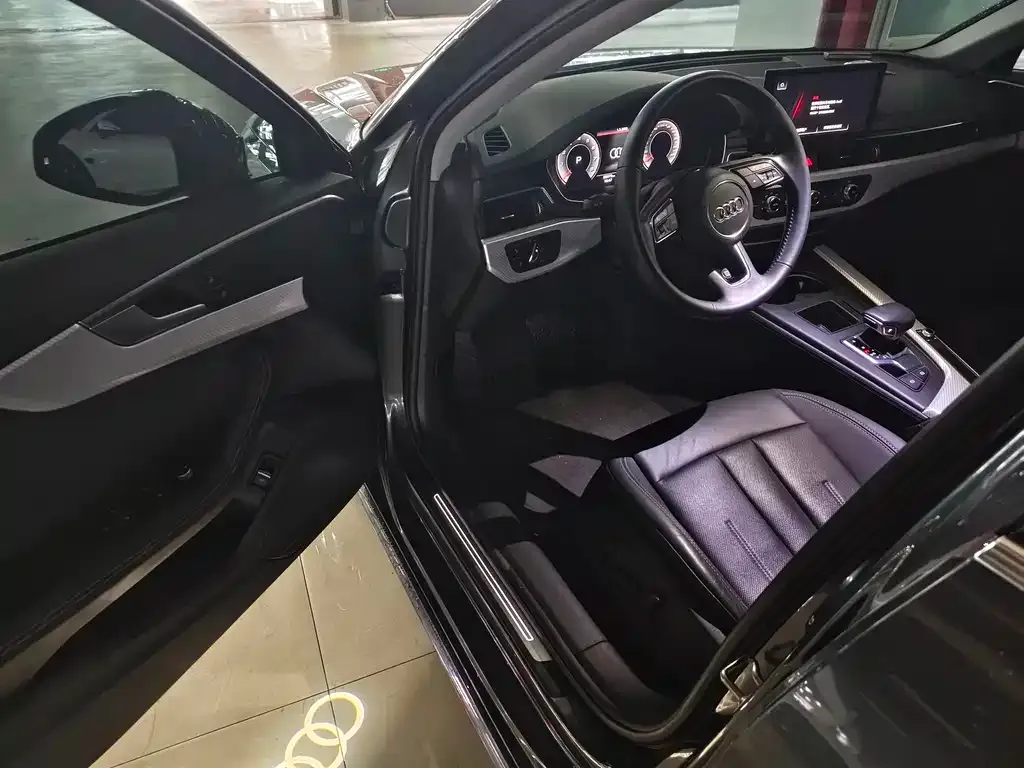 Audi A4L 2021 из CN, фото 9